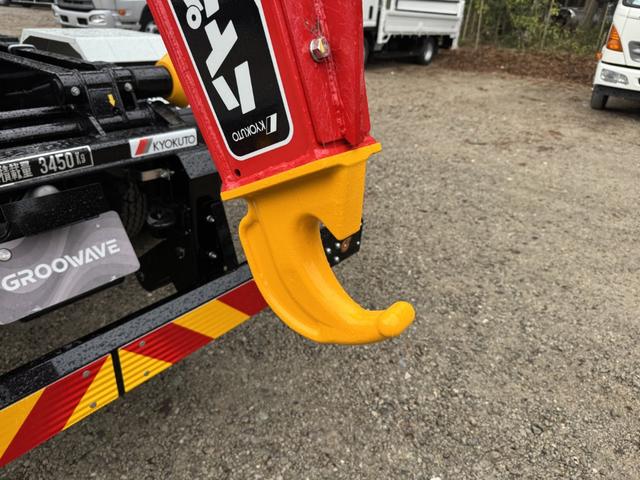 ファイター フックロール　極東開発　ＪＭ０４－５５－Ｄ　ツインホイスト　キャブバックステップ　ラジコン　車検付　積載３．４５ｔ　Ｆ６　６速　マニュアル　脱着装置付コンテナ専用車　コンテナ車　アームロール（16枚目）