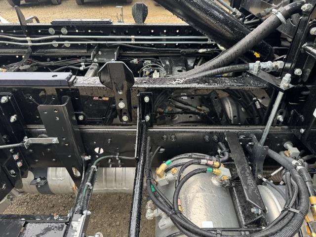 ファイター フックロール　極東開発　ＪＭ０４－５５－Ｄ　ツインホイスト　キャブバックステップ　ラジコン　車検付　積載３．４５ｔ　Ｆ６　６速　マニュアル　脱着装置付コンテナ専用車　コンテナ車　アームロール（22枚目）