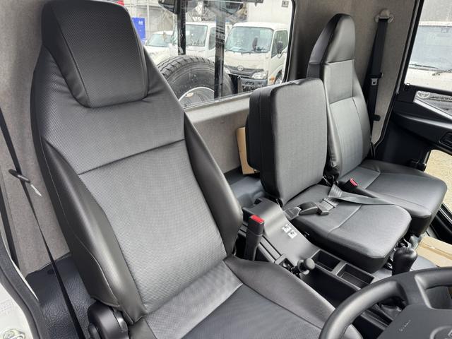 ファイター フックロール　極東開発　ＪＭ０４－５５－Ｄ　ツインホイスト　キャブバックステップ　ラジコン　車検付　積載３．４５ｔ　Ｆ６　６速　マニュアル　脱着装置付コンテナ専用車　コンテナ車　アームロール（26枚目）