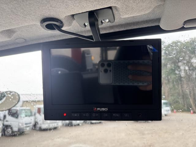 ファイター フックロール　極東開発　ＪＭ０４－５５－Ｄ　ツインホイスト　キャブバックステップ　ラジコン　車検付　積載３．４５ｔ　Ｆ６　６速　マニュアル　脱着装置付コンテナ専用車　コンテナ車　アームロール（32枚目）