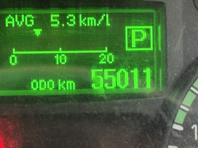 キャンター 保冷バン　１０尺　全低床　東プレ　リア３枚観音扉　ラッシング１段　床ステンレス　断熱５５ｍｍ　走行５５千ｋｍ　リアＷタイヤ　積載１．３５ｔ　シフト：デュオニック　２ペダル　セミオートマ　パネルバン　５ｔ限定免許対応（27枚目）