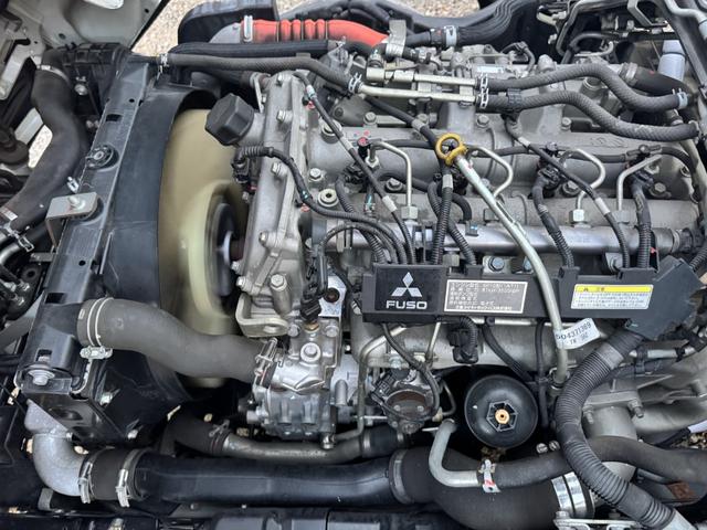 キャンター 保冷バン　１０尺　全低床　東プレ　リア３枚観音扉　ラッシング１段　床ステンレス　断熱５５ｍｍ　走行５５千ｋｍ　リアＷタイヤ　積載１．３５ｔ　シフト：デュオニック　２ペダル　セミオートマ　パネルバン　５ｔ限定免許対応（35枚目）