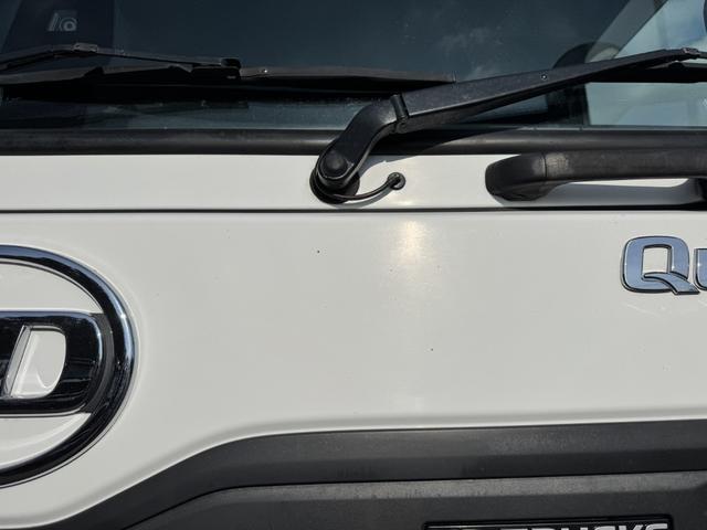 クオン アルミウイング　４軸低床　エアサス　ハイルーフ　日本フルハーフ　９，６４０×２，４１０×２，６４０　ラッシング２段　引出しフック９対　積載１３．５ｔ　シフト：エスコット　２ペダル　大型ウイング　バックカメラ　トラフィックアイクルーズ　ＬＤＷＳ（61枚目）