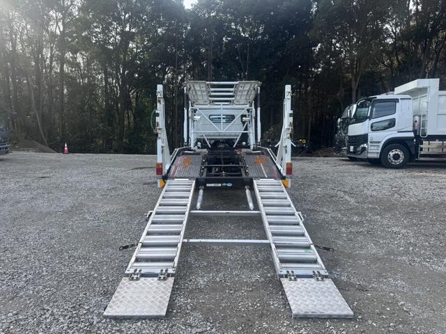 キャンター ２台積キャリアカー　赤城車体　ＳＩＦ－８３Ｍ　ウインチ　ラジコン　油圧ゲート　積載３．６ｔ　シフト：デュオニック　２ペダル　セミオートマ　車輛運搬車　車載車　ＥＴＣ１．０（10枚目）