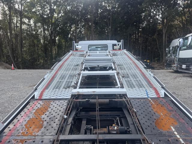 キャンター ２台積キャリアカー　赤城車体　ＳＩＦ－８３Ｍ　ウインチ　ラジコン　油圧ゲート　積載３．６ｔ　シフト：デュオニック　２ペダル　セミオートマ　車輛運搬車　車載車　ＥＴＣ１．０（21枚目）