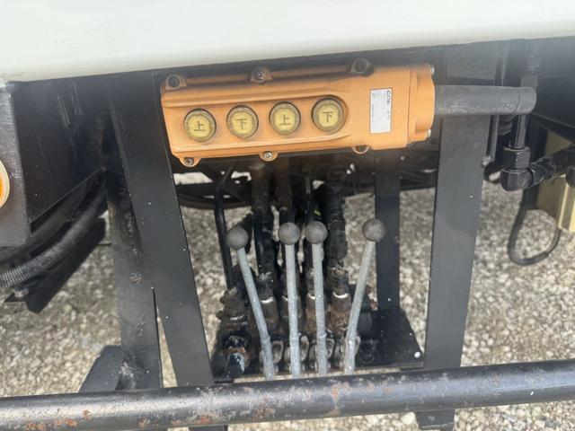 キャンター ２台積キャリアカー　赤城車体　ＳＩＦ－８３Ｍ　ウインチ　ラジコン　油圧ゲート　積載３．６ｔ　シフト：デュオニック　２ペダル　セミオートマ　車輛運搬車　車載車　ＥＴＣ１．０（24枚目）