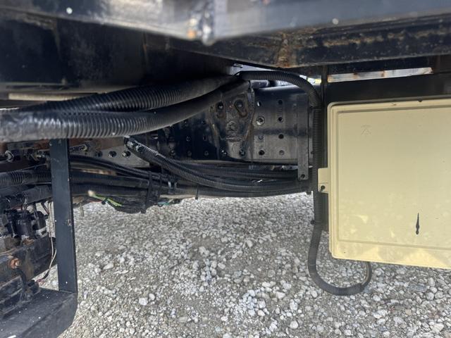 キャンター ２台積キャリアカー　赤城車体　ＳＩＦ－８３Ｍ　ウインチ　ラジコン　油圧ゲート　積載３．６ｔ　シフト：デュオニック　２ペダル　セミオートマ　車輛運搬車　車載車　ＥＴＣ１．０（25枚目）