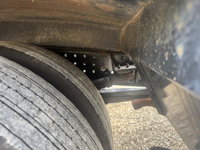 キャンター ２台積キャリアカー　赤城車体　ＳＩＦ－８３Ｍ　ウインチ　ラジコン　油圧ゲート　積載３．６ｔ　シフト：デュオニック　２ペダル　セミオートマ　車輛運搬車　車載車　ＥＴＣ１．０（27枚目）