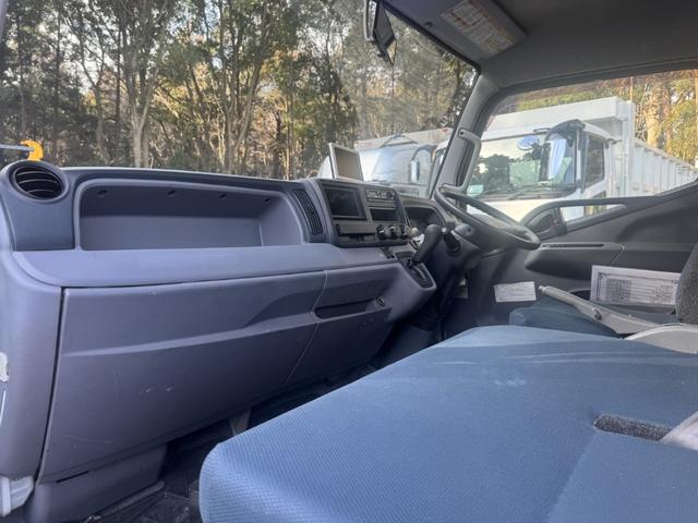 キャンター ２台積キャリアカー　赤城車体　ＳＩＦ－８３Ｍ　ウインチ　ラジコン　油圧ゲート　積載３．６ｔ　シフト：デュオニック　２ペダル　セミオートマ　車輛運搬車　車載車　ＥＴＣ１．０（37枚目）