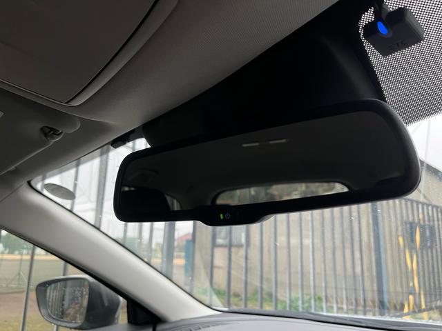 ���[���~���[�ɂȂ�܂��B�����@�\�t���ŁA��Ԃ�ῂ����w�b�h���C�g���C�ɂȂ�܂���B