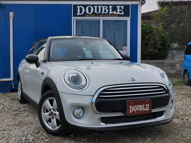 ＭＩＮＩ クーパー　クーパー　５人乗り　純正ナビ　ＥＴＣ　純正アルミ　ブラックルーフ　Ｂｌｕｅｔｏｏｔｈ　コンフォートアクセス　ＬＥＤヘッドライト　ＬＥＤフォグライト　オートライト　実走行１７０００ｋｍ　半年保証付（3枚目）