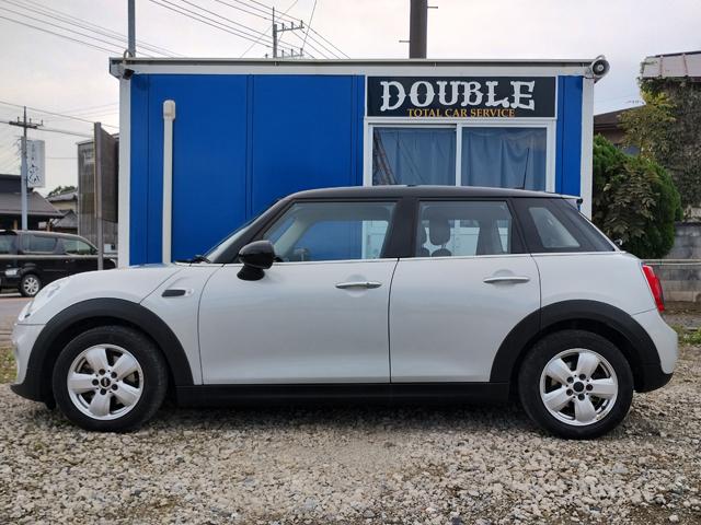 ＭＩＮＩ クーパー　クーパー　５人乗り　純正ナビ　ＥＴＣ　純正アルミ　ブラックルーフ　Ｂｌｕｅｔｏｏｔｈ　コンフォートアクセス　ＬＥＤヘッドライト　ＬＥＤフォグライト　オートライト　実走行１７０００ｋｍ　半年保証付（7枚目）