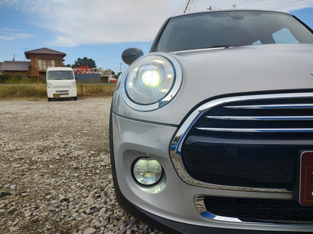 ＭＩＮＩ クーパー　クーパー　５人乗り　純正ナビ　ＥＴＣ　純正アルミ　ブラックルーフ　Ｂｌｕｅｔｏｏｔｈ　コンフォートアクセス　ＬＥＤヘッドライト　ＬＥＤフォグライト　オートライト　実走行１７０００ｋｍ　半年保証付（12枚目）