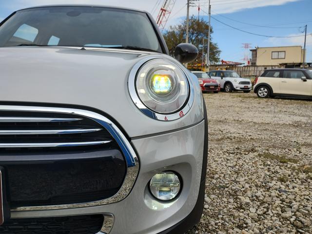 ＭＩＮＩ クーパー　クーパー　５人乗り　純正ナビ　ＥＴＣ　純正アルミ　ブラックルーフ　Ｂｌｕｅｔｏｏｔｈ　コンフォートアクセス　ＬＥＤヘッドライト　ＬＥＤフォグライト　オートライト　実走行１７０００ｋｍ　半年保証付（13枚目）