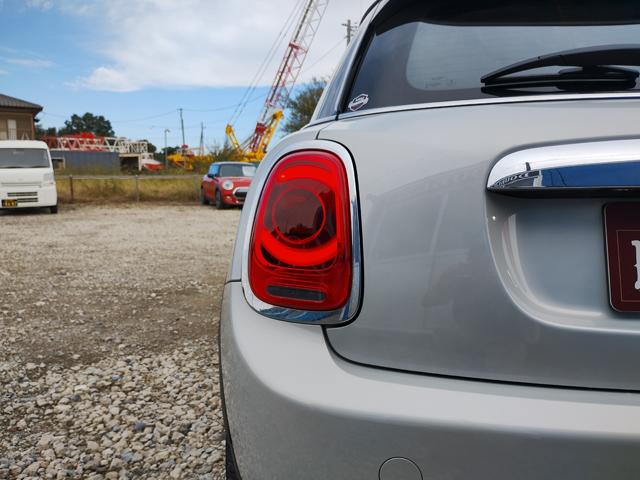 ＭＩＮＩ クーパー　クーパー　５人乗り　純正ナビ　ＥＴＣ　純正アルミ　ブラックルーフ　Ｂｌｕｅｔｏｏｔｈ　コンフォートアクセス　ＬＥＤヘッドライト　ＬＥＤフォグライト　オートライト　実走行１７０００ｋｍ　半年保証付（16枚目）