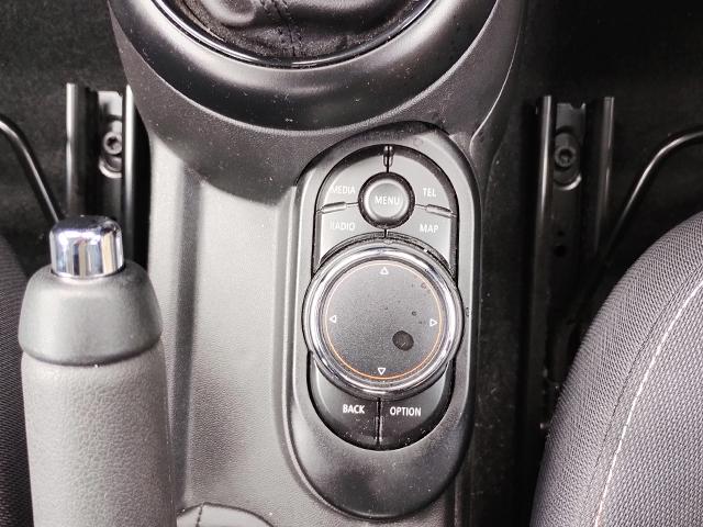 ＭＩＮＩ クーパー　クーパー　５人乗り　純正ナビ　ＥＴＣ　純正アルミ　ブラックルーフ　Ｂｌｕｅｔｏｏｔｈ　コンフォートアクセス　ＬＥＤヘッドライト　ＬＥＤフォグライト　オートライト　実走行１７０００ｋｍ　半年保証付（37枚目）