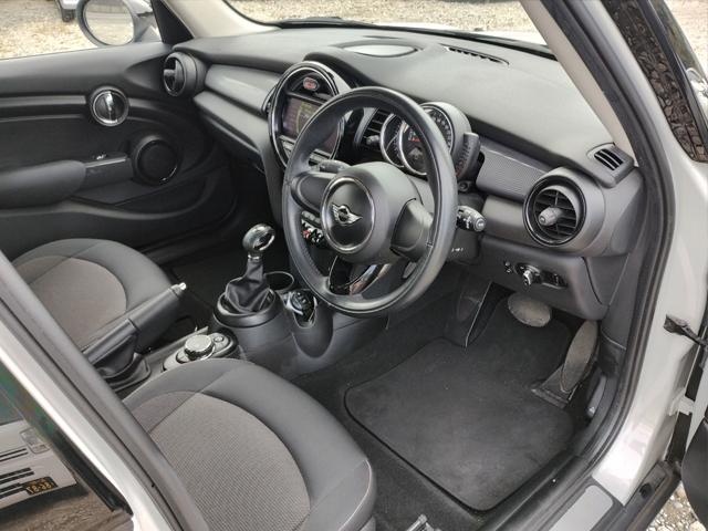 ＭＩＮＩ クーパー　クーパー　５人乗り　純正ナビ　ＥＴＣ　純正アルミ　ブラックルーフ　Ｂｌｕｅｔｏｏｔｈ　コンフォートアクセス　ＬＥＤヘッドライト　ＬＥＤフォグライト　オートライト　実走行１７０００ｋｍ　半年保証付（39枚目）