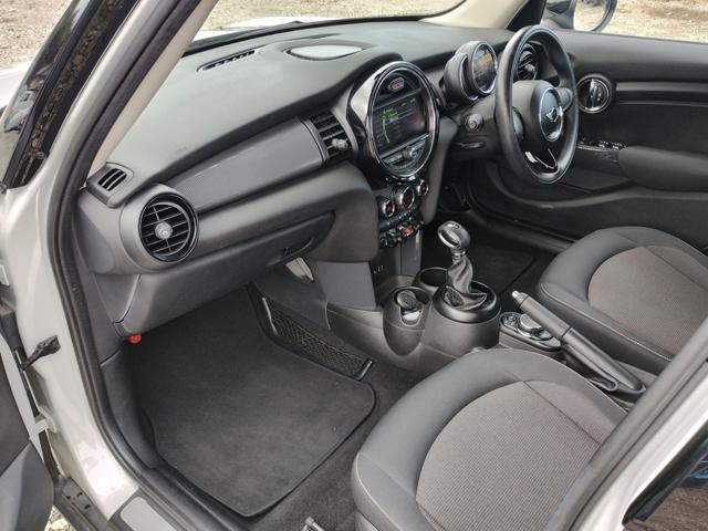 ＭＩＮＩ クーパー　クーパー　５人乗り　純正ナビ　ＥＴＣ　純正アルミ　ブラックルーフ　Ｂｌｕｅｔｏｏｔｈ　コンフォートアクセス　ＬＥＤヘッドライト　ＬＥＤフォグライト　オートライト　実走行１７０００ｋｍ　半年保証付（41枚目）