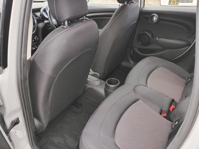 ＭＩＮＩ クーパー　クーパー　５人乗り　純正ナビ　ＥＴＣ　純正アルミ　ブラックルーフ　Ｂｌｕｅｔｏｏｔｈ　コンフォートアクセス　ＬＥＤヘッドライト　ＬＥＤフォグライト　オートライト　実走行１７０００ｋｍ　半年保証付（45枚目）