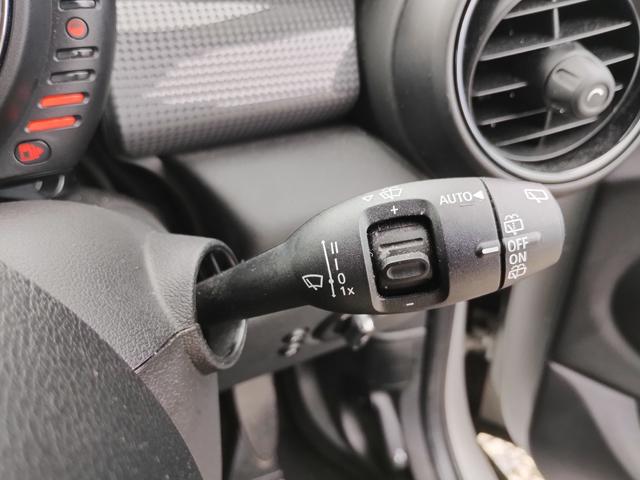 ＭＩＮＩ クーパー　クーパー　５人乗り　純正ナビ　ＥＴＣ　純正アルミ　ブラックルーフ　Ｂｌｕｅｔｏｏｔｈ　コンフォートアクセス　ＬＥＤヘッドライト　ＬＥＤフォグライト　オートライト　実走行１７０００ｋｍ　半年保証付（54枚目）