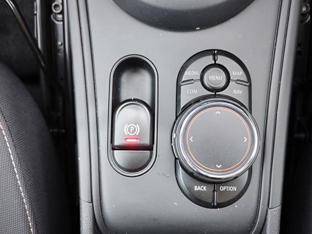 ＭＩＮＩ クロスオーバー　バッキンガム　Ｂｌｕｅｔｏｏｔｈ　オートクルーズ　オートライト　ＬＥＤヘッド＆ＬＥＤフォグライト　純正ＨＤＤナビ　ＥＴＣ　ルーフレール　コンフォートアクセス　純正１６インチアルミ　ドライビングＰＫＧ　半年保証付（37枚目）