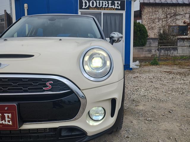 ＭＩＮＩ クーパーＳ　クラブマン　クラブマン　クーパーＳ　純正ナビ　バックカメラ　ＥＴＣ　ＬＥＤヘッド＆フォグライト　コンフォートアクセス　バックソナー　純正１７インチアルミ　ブラックルーフ　ＵＳＢ　Ｂｌｕｅｔｏｏｔｈ　半年保証付（14枚目）