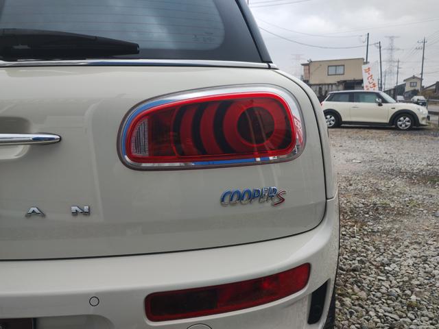 ＭＩＮＩ クーパーＳ　クラブマン　クラブマン　クーパーＳ　純正ナビ　バックカメラ　ＥＴＣ　ＬＥＤヘッド＆フォグライト　コンフォートアクセス　バックソナー　純正１７インチアルミ　ブラックルーフ　ＵＳＢ　Ｂｌｕｅｔｏｏｔｈ　半年保証付（16枚目）