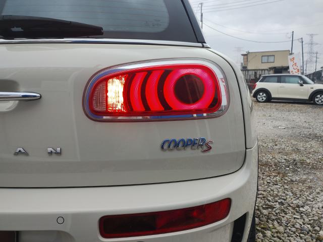 ＭＩＮＩ クーパーＳ　クラブマン　クラブマン　クーパーＳ　純正ナビ　バックカメラ　ＥＴＣ　ＬＥＤヘッド＆フォグライト　コンフォートアクセス　バックソナー　純正１７インチアルミ　ブラックルーフ　ＵＳＢ　Ｂｌｕｅｔｏｏｔｈ　半年保証付（18枚目）