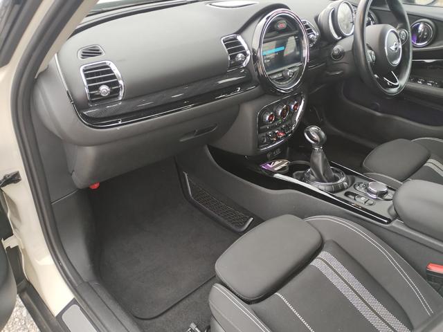 ＭＩＮＩ クーパーＳ　クラブマン　クラブマン　クーパーＳ　純正ナビ　バックカメラ　ＥＴＣ　ＬＥＤヘッド＆フォグライト　コンフォートアクセス　バックソナー　純正１７インチアルミ　ブラックルーフ　ＵＳＢ　Ｂｌｕｅｔｏｏｔｈ　半年保証付（42枚目）