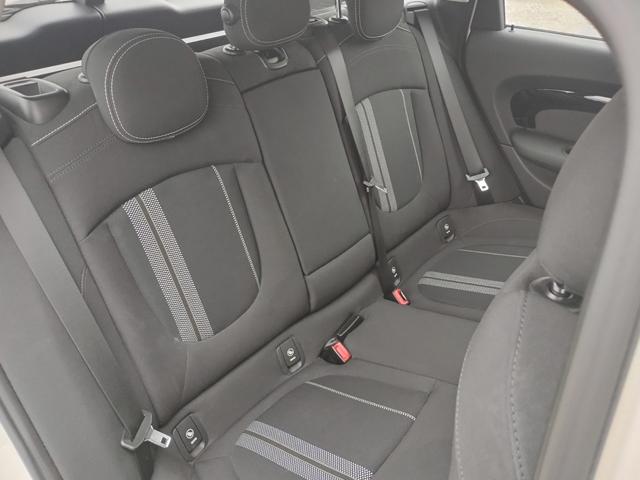 ＭＩＮＩ クーパーＳ　クラブマン　クラブマン　クーパーＳ　純正ナビ　バックカメラ　ＥＴＣ　ＬＥＤヘッド＆フォグライト　コンフォートアクセス　バックソナー　純正１７インチアルミ　ブラックルーフ　ＵＳＢ　Ｂｌｕｅｔｏｏｔｈ　半年保証付（43枚目）