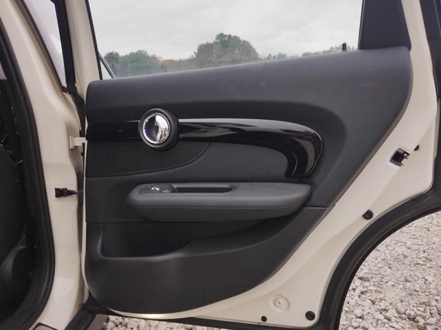 ＭＩＮＩ クーパーＳ　クラブマン　クラブマン　クーパーＳ　純正ナビ　バックカメラ　ＥＴＣ　ＬＥＤヘッド＆フォグライト　コンフォートアクセス　バックソナー　純正１７インチアルミ　ブラックルーフ　ＵＳＢ　Ｂｌｕｅｔｏｏｔｈ　半年保証付（62枚目）