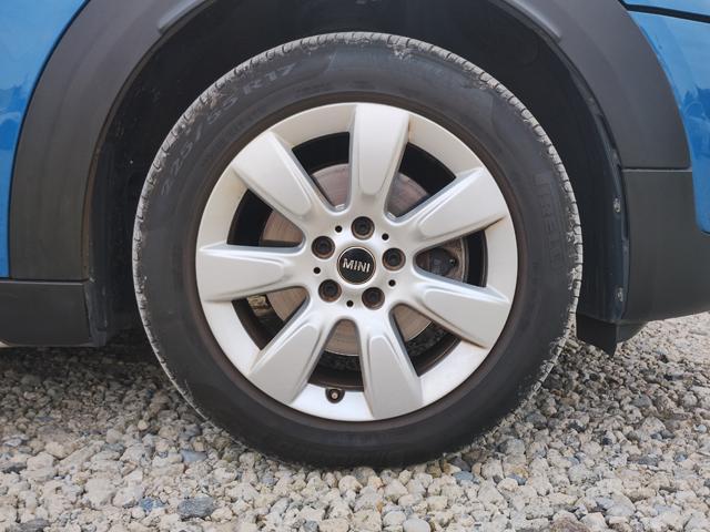 ＭＩＮＩ クーパーＤ　クロスオーバー　クーパーＤ　純正ナビ　バックカメラ　ＥＴＣ　オートクルーズ　クリアランスソナー　コンフォートアクセス　Ｂｌｕｅｔｏｏｔｈ　純正１７インチアルミ　スモークフィルム　ルーフレール　半年保証付（24枚目）
