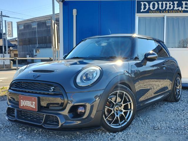 ＭＩＮＩ クーパーＳ　クーパーＳ　６速ＭＴ　ＪＣＷパッケージ　ＪＣＷマフラー　ＪＣＷチューニングキット　社外フロントリップ　純正ナビ　バックカメラ　ＥＴＣ　ローダウン　ＢＢＳ１７インチアルミ　スモークフィルム　半年保証付（10枚目）