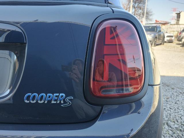ＭＩＮＩ クーパーＳ　クーパーＳ　６速ＭＴ　ＪＣＷパッケージ　ＪＣＷマフラー　ＪＣＷチューニングキット　社外フロントリップ　純正ナビ　バックカメラ　ＥＴＣ　ローダウン　ＢＢＳ１７インチアルミ　スモークフィルム　半年保証付（17枚目）
