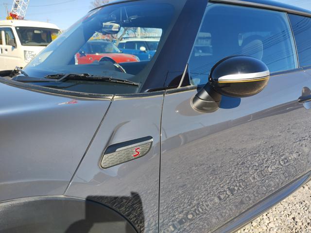 ＭＩＮＩ クーパーＳ　クーパーＳ　６速ＭＴ　ＪＣＷパッケージ　ＪＣＷマフラー　ＪＣＷチューニングキット　社外フロントリップ　純正ナビ　バックカメラ　ＥＴＣ　ローダウン　ＢＢＳ１７インチアルミ　スモークフィルム　半年保証付（29枚目）