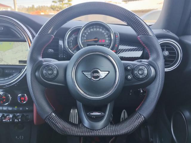 ＭＩＮＩ クーパーＳ　クーパーＳ　６速ＭＴ　ＪＣＷパッケージ　ＪＣＷマフラー　ＪＣＷチューニングキット　社外フロントリップ　純正ナビ　バックカメラ　ＥＴＣ　ローダウン　ＢＢＳ１７インチアルミ　スモークフィルム　半年保証付（33枚目）