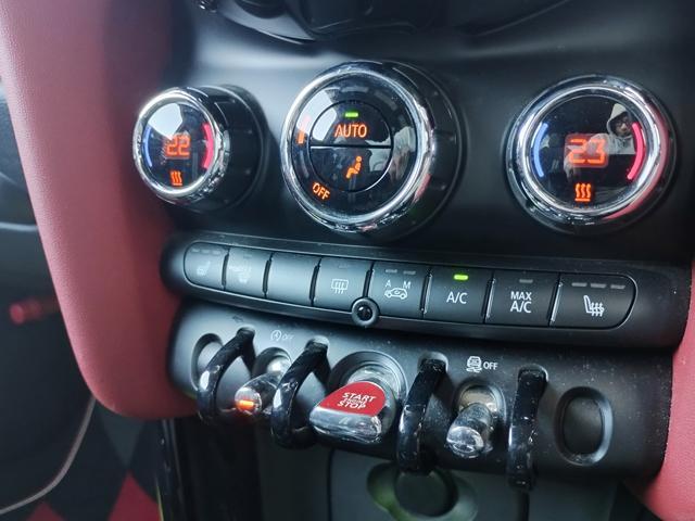 ＭＩＮＩ クーパーＳ　クーパーＳ　６速ＭＴ　ＪＣＷパッケージ　ＪＣＷマフラー　ＪＣＷチューニングキット　社外フロントリップ　純正ナビ　バックカメラ　ＥＴＣ　ローダウン　ＢＢＳ１７インチアルミ　スモークフィルム　半年保証付（38枚目）