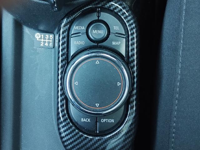 ＭＩＮＩ クーパーＳ　クーパーＳ　６速ＭＴ　ＪＣＷパッケージ　ＪＣＷマフラー　ＪＣＷチューニングキット　社外フロントリップ　純正ナビ　バックカメラ　ＥＴＣ　ローダウン　ＢＢＳ１７インチアルミ　スモークフィルム　半年保証付（41枚目）