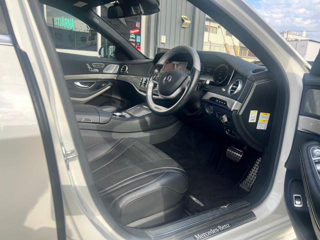 Ｓクラス Ｓ５５０ロング　ＡＭＧスポーツＰＫＧ／ショーファーＰＫＧ／ｄｅｓｉｇｎｏメタライズドアッシュ木目調インパネ加飾／サンルーフ／ブルメスター／本革黒シート／後席モニタ／純正ナビ／全方位モニター／鑑定書付／ユーザー買取（5枚目）