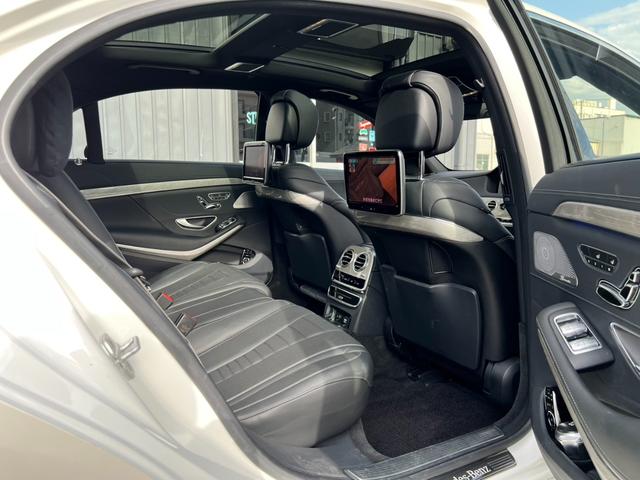 Ｓクラス Ｓ５５０ロング　ＡＭＧスポーツＰＫＧ／ショーファーＰＫＧ／ｄｅｓｉｇｎｏメタライズドアッシュ木目調インパネ加飾／サンルーフ／ブルメスター／本革黒シート／後席モニタ／純正ナビ／全方位モニター／鑑定書付／ユーザー買取（8枚目）