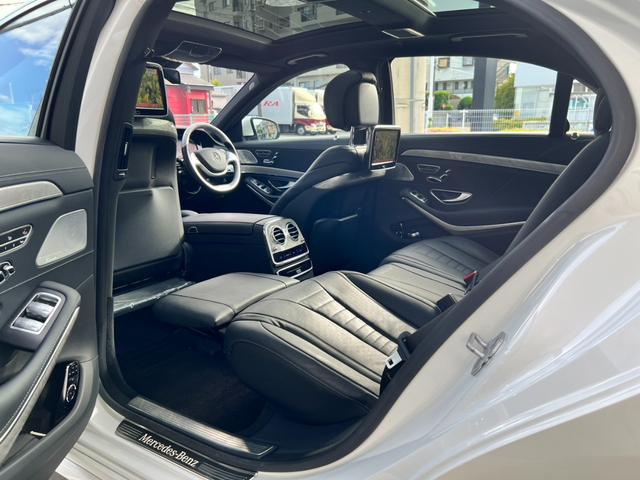 Ｓクラス Ｓ５５０ロング　ＡＭＧスポーツＰＫＧ／ショーファーＰＫＧ／ｄｅｓｉｇｎｏメタライズドアッシュ木目調インパネ加飾／サンルーフ／ブルメスター／本革黒シート／後席モニタ／純正ナビ／全方位モニター／鑑定書付／ユーザー買取（15枚目）