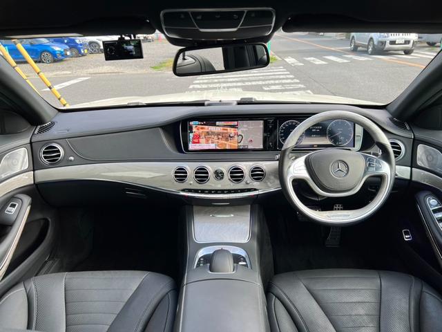 Ｓクラス Ｓ５５０ロング　ＡＭＧスポーツＰＫＧ／ショーファーＰＫＧ／ｄｅｓｉｇｎｏメタライズドアッシュ木目調インパネ加飾／サンルーフ／ブルメスター／本革黒シート／後席モニタ／純正ナビ／全方位モニター／鑑定書付／ユーザー買取（17枚目）
