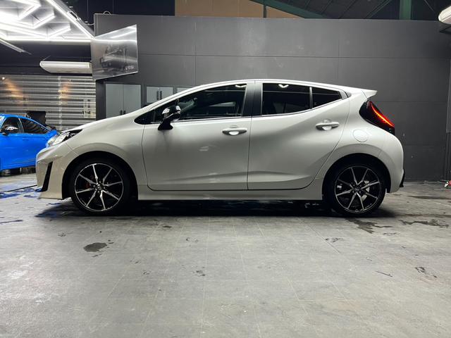 アクア GRスポーツ 純正ナビ・フルセグTV・バックカメラ・ETC2.0・ドライブレコーダー・前席シートヒーター・スペアキー・ユーザー買取・ワンオーナー(3枚目)