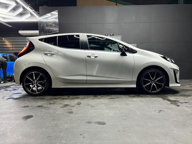 アクア GRスポーツ 純正ナビ・フルセグTV・バックカメラ・ETC2.0・ドライブレコーダー・前席シートヒーター・スペアキー・ユーザー買取・ワンオーナー(4枚目)