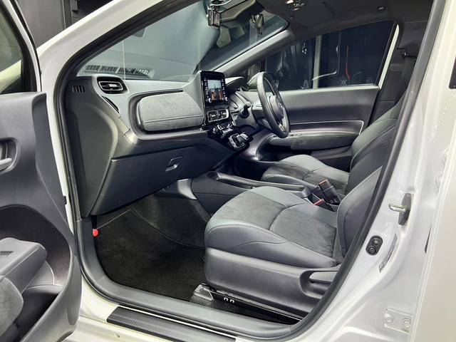 アクア GRスポーツ 純正ナビ・フルセグTV・バックカメラ・ETC2.0・ドライブレコーダー・前席シートヒーター・スペアキー・ユーザー買取・ワンオーナー(12枚目)