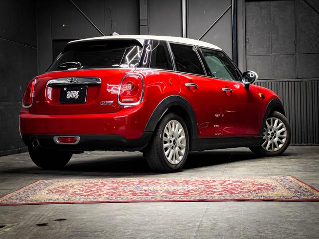 ＭＩＮＩ クーパー　純正ナビ・バックカメラ・フルセグＴＶ・Ｂｌｕｅｔｏｏｔｈ・ＥＴＣ・スペアキー・ユーザー買取（2枚目）