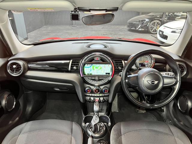 ＭＩＮＩ クーパー　純正ナビ・バックカメラ・フルセグＴＶ・Ｂｌｕｅｔｏｏｔｈ・ＥＴＣ・スペアキー・ユーザー買取（3枚目）