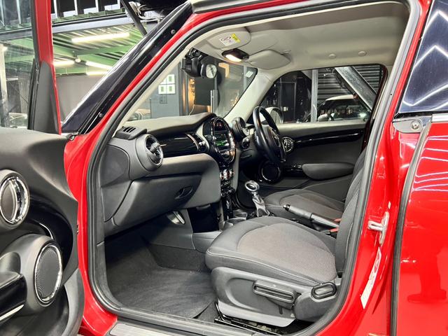 ＭＩＮＩ クーパー　純正ナビ・バックカメラ・フルセグＴＶ・Ｂｌｕｅｔｏｏｔｈ・ＥＴＣ・スペアキー・ユーザー買取（8枚目）