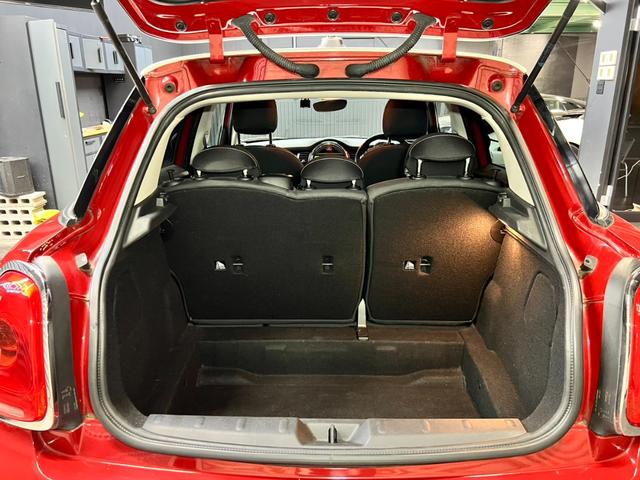 ＭＩＮＩ クーパー　純正ナビ・バックカメラ・フルセグＴＶ・Ｂｌｕｅｔｏｏｔｈ・ＥＴＣ・スペアキー・ユーザー買取（12枚目）