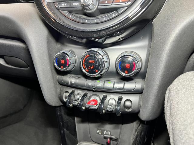 ＭＩＮＩ クーパー　純正ナビ・バックカメラ・フルセグＴＶ・Ｂｌｕｅｔｏｏｔｈ・ＥＴＣ・スペアキー・ユーザー買取（16枚目）